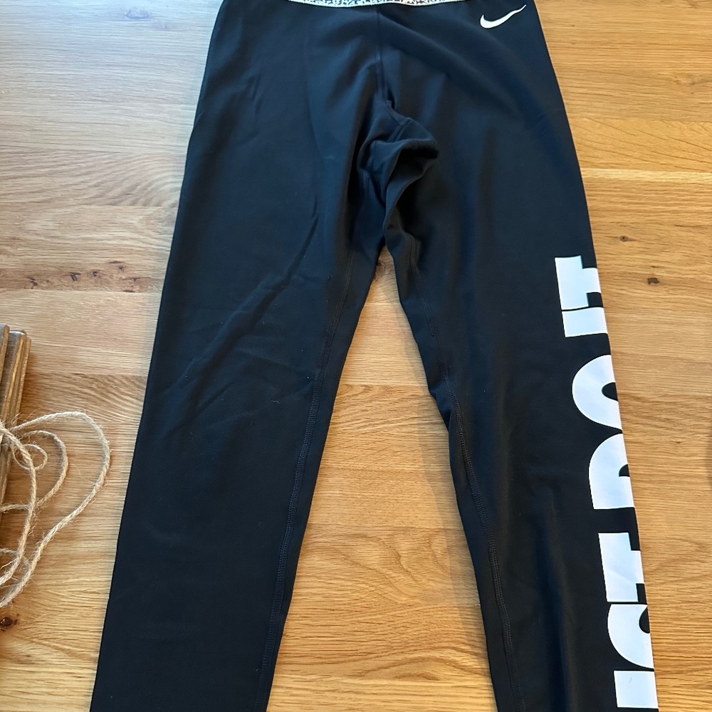 Nike leggings size small